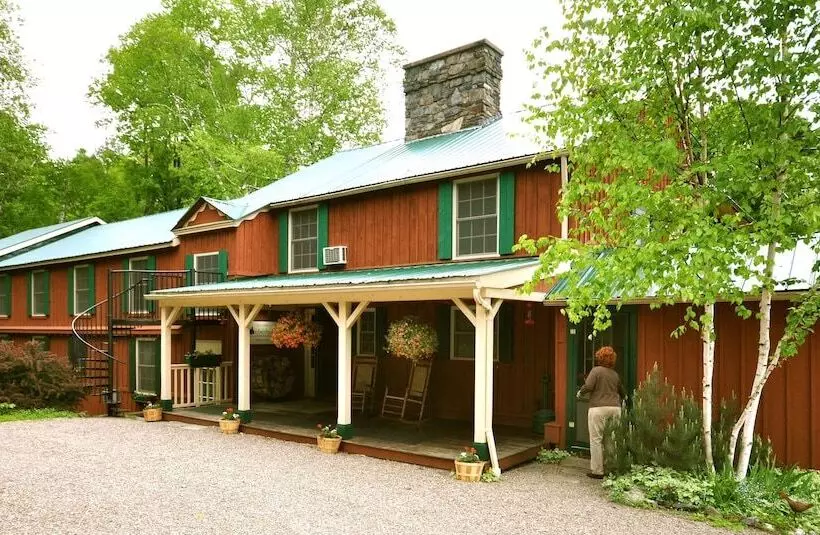 Hotelli Timberholm Inn
