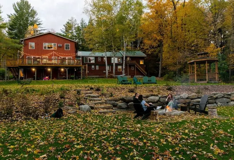 Hotelli Timberholm Inn