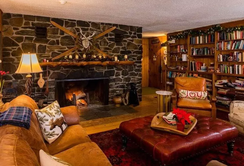 Hotelli Timberholm Inn