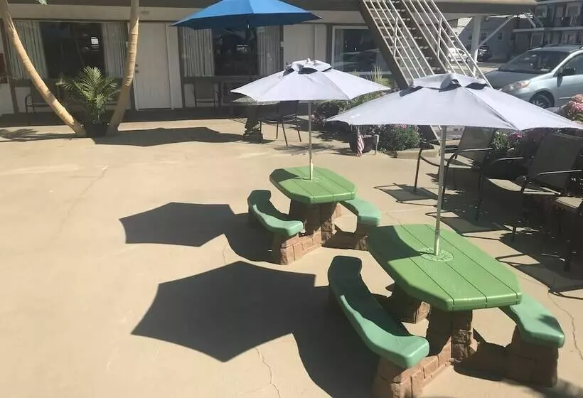 Pyramid Resort Motel