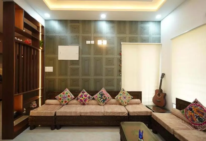 Aamiaismajoitus (B&B) Aayushman Luxury Homes