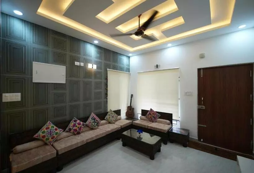Aamiaismajoitus (B&B) Aayushman Luxury Homes