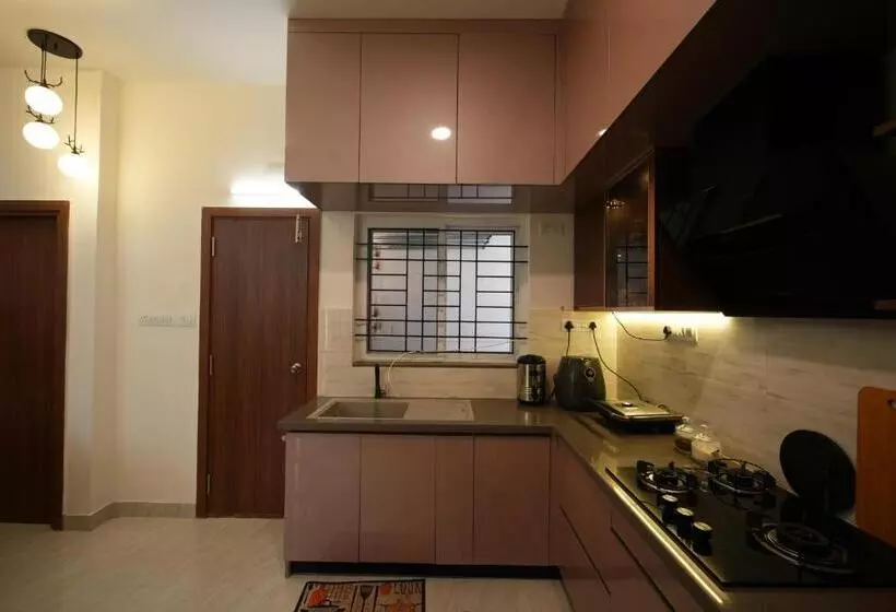 Aamiaismajoitus (B&B) Aayushman Luxury Homes