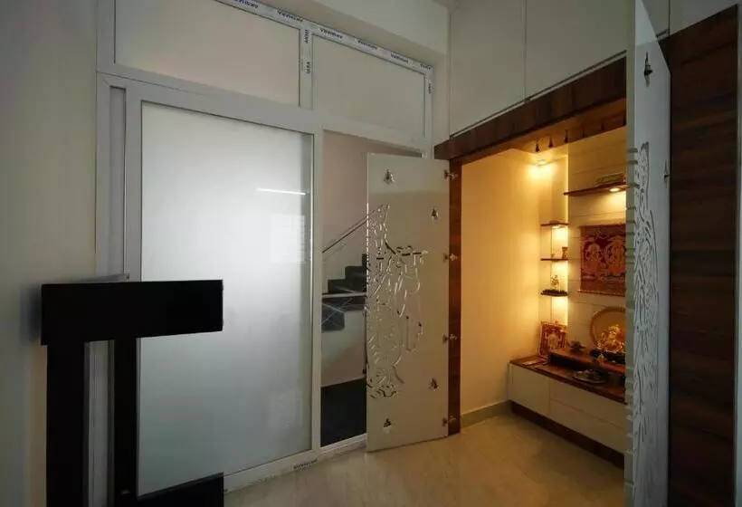 Aamiaismajoitus (B&B) Aayushman Luxury Homes