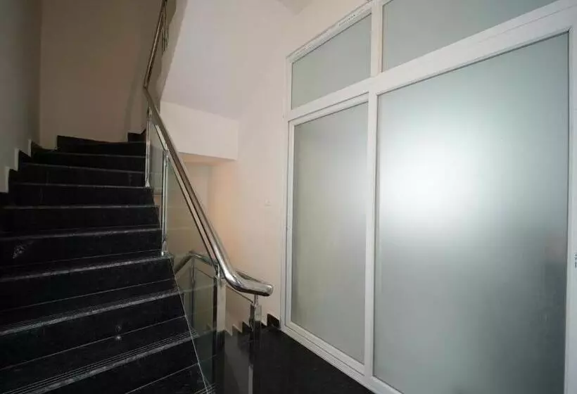 Aamiaismajoitus (B&B) Aayushman Luxury Homes