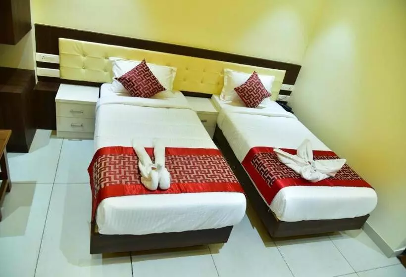 Grand Akshay Hotel And A/c Lodge