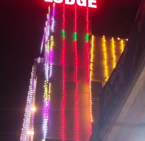 Grand Akshay Hotel And A/c Lodge