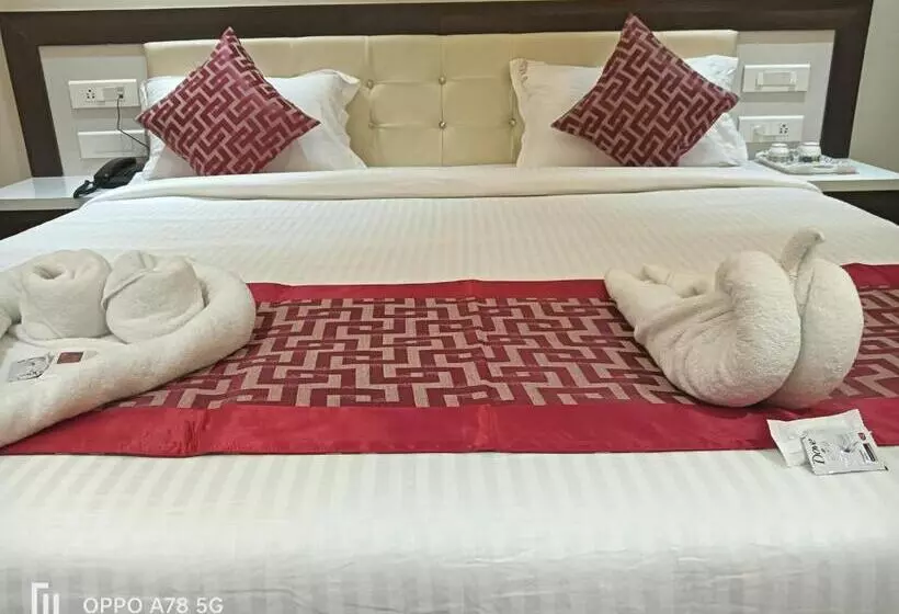 Grand Akshay Hotel And A/c Lodge