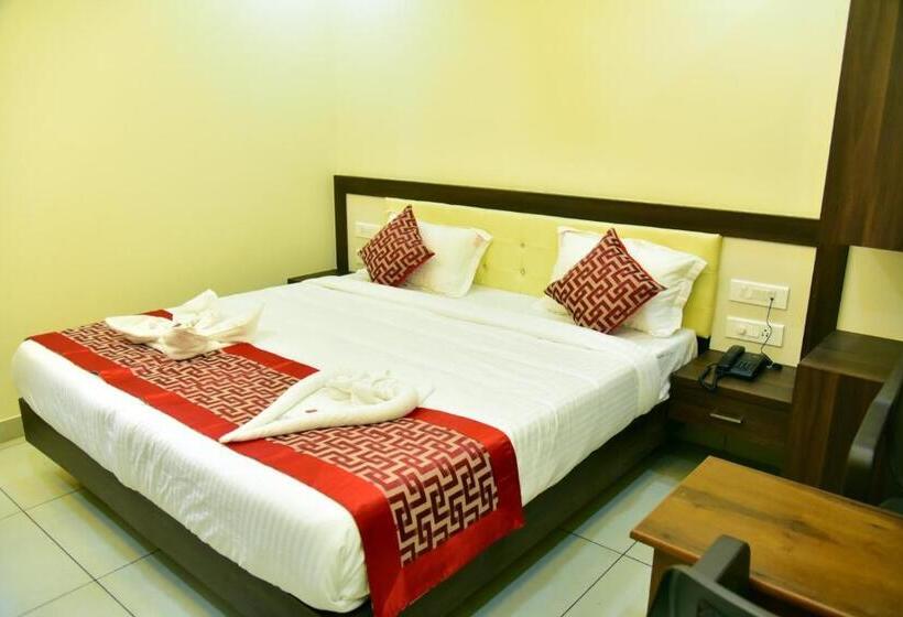 Grand Akshay Hotel And A/c Lodge