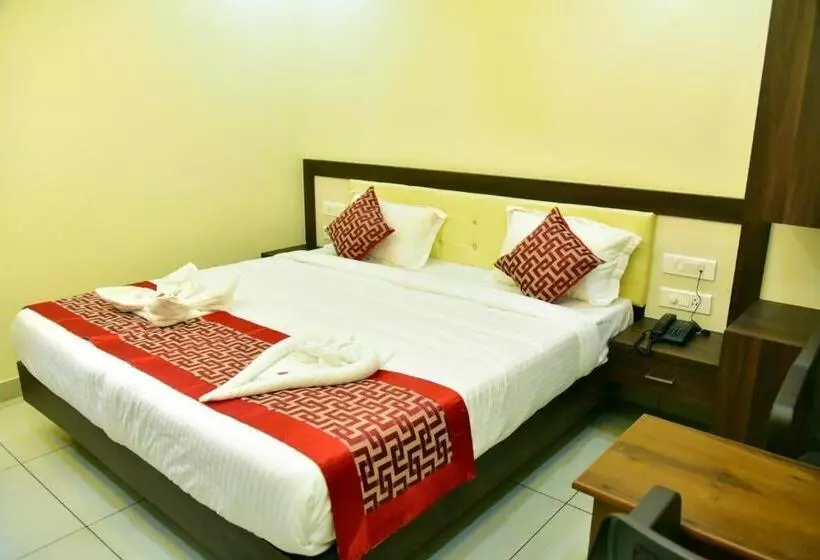 Grand Akshay Hotel And A/c Lodge