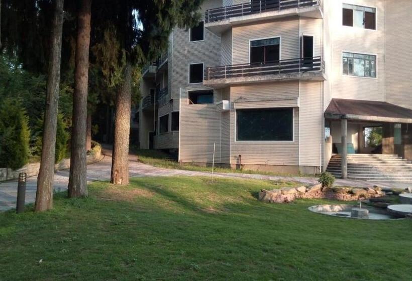 בית מלון כפרי Ayushkunj Jungle Resorts