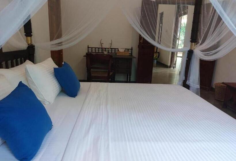 هتل Dhyana Villa