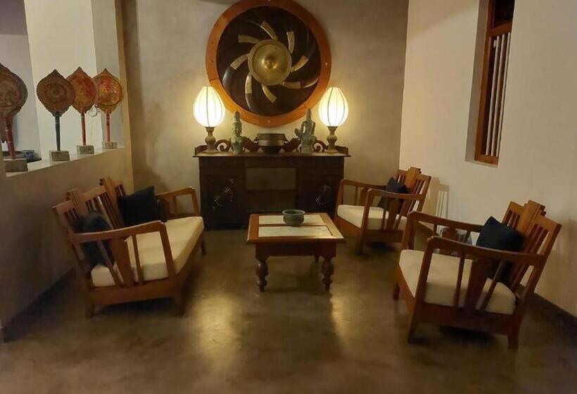 هتل Dhyana Villa