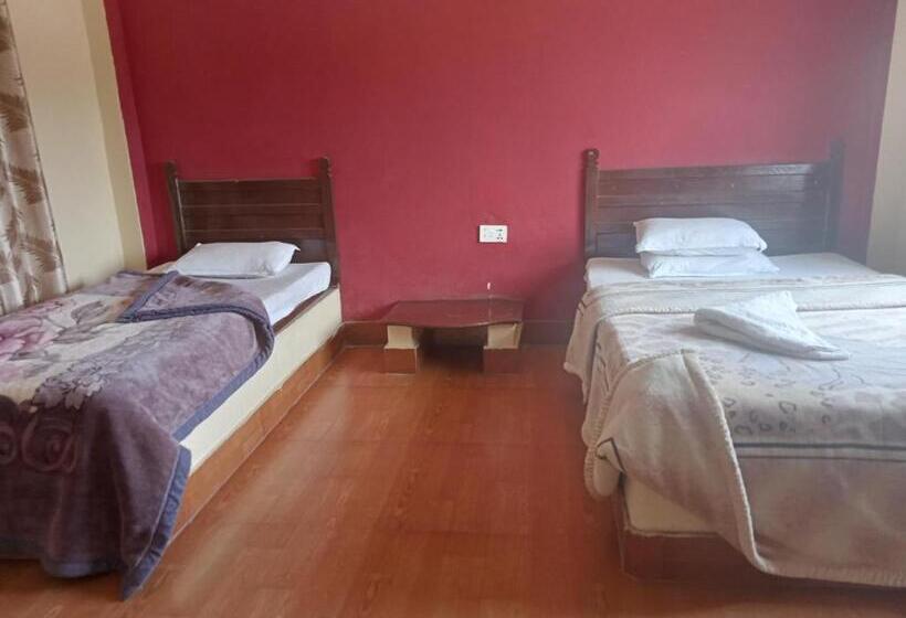 هتل Holiday Inn And Gypsy Cafe