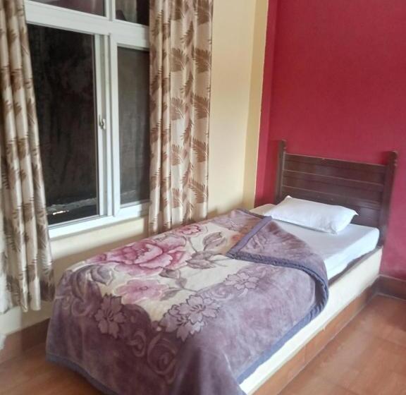 هتل Holiday Inn And Gypsy Cafe