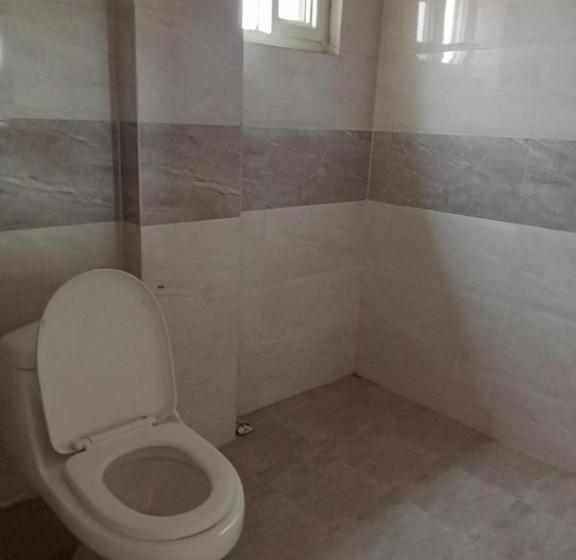 هتل Holiday Inn And Gypsy Cafe