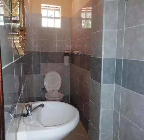 هتل Milimani Greens Inn