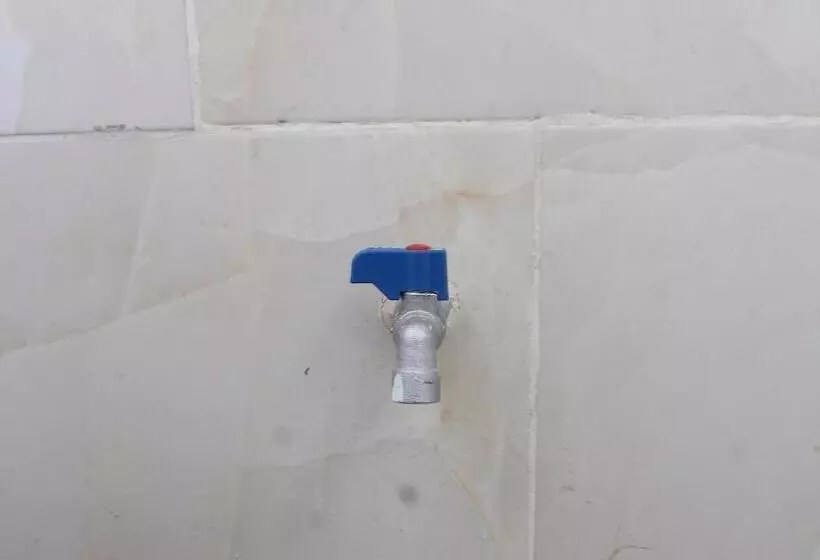 ホテル Oyo Life 93154 White Kos Jenggala