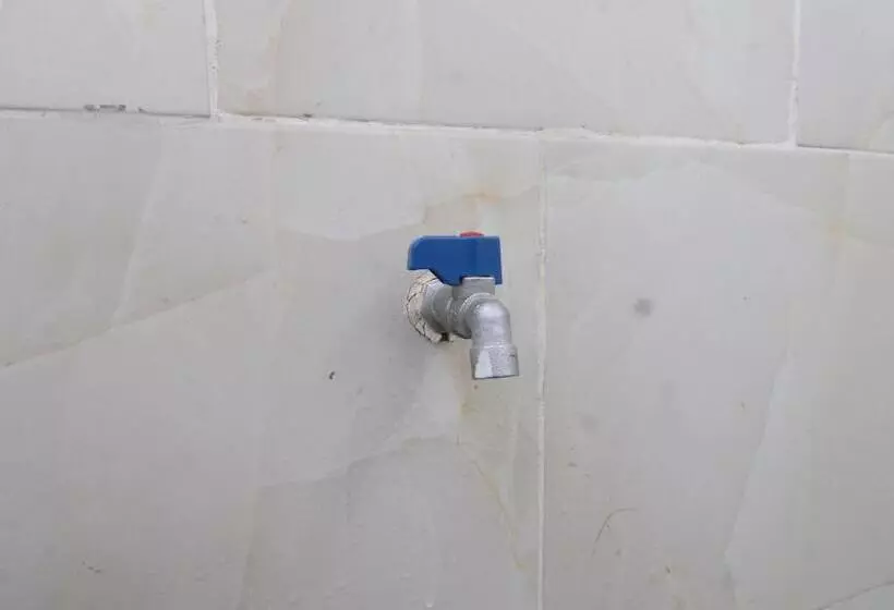 ホテル Oyo Life 93154 White Kos Jenggala