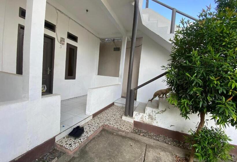 בית מלון כפרי Oyo Life 93154 White Kos Jenggala