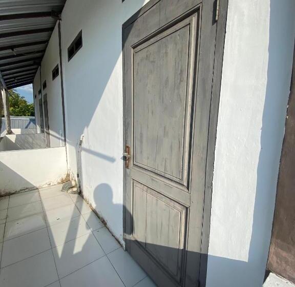 בית מלון כפרי Oyo Life 93154 White Kos Jenggala