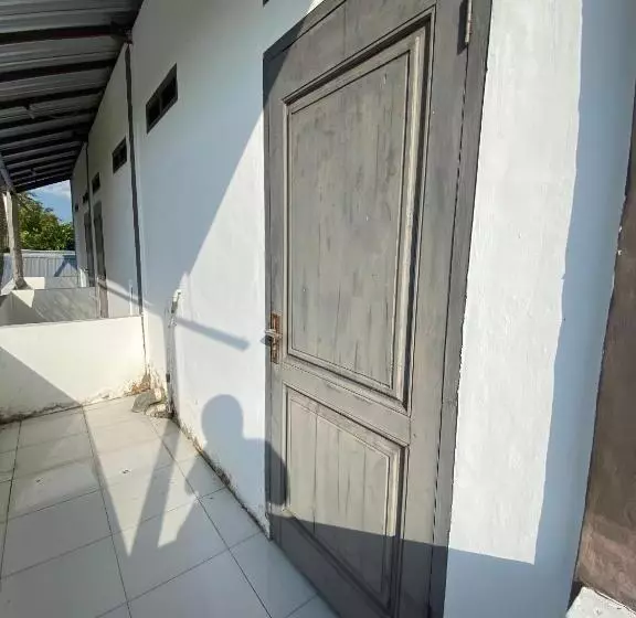 ホテル Oyo Life 93154 White Kos Jenggala