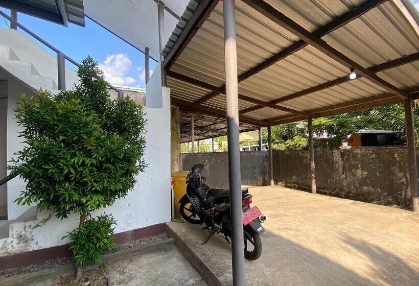 בית מלון כפרי Oyo Life 93154 White Kos Jenggala