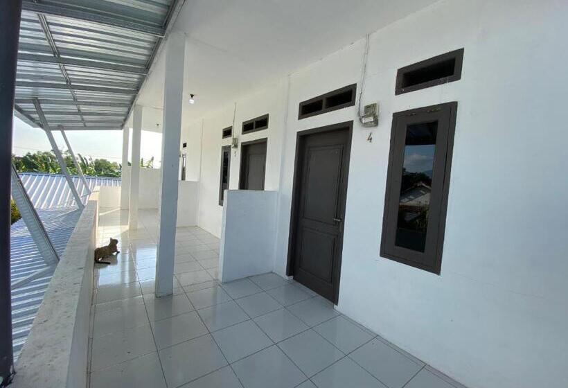 בית מלון כפרי Oyo Life 93154 White Kos Jenggala