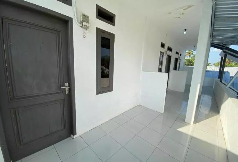 ホテル Oyo Life 93154 White Kos Jenggala