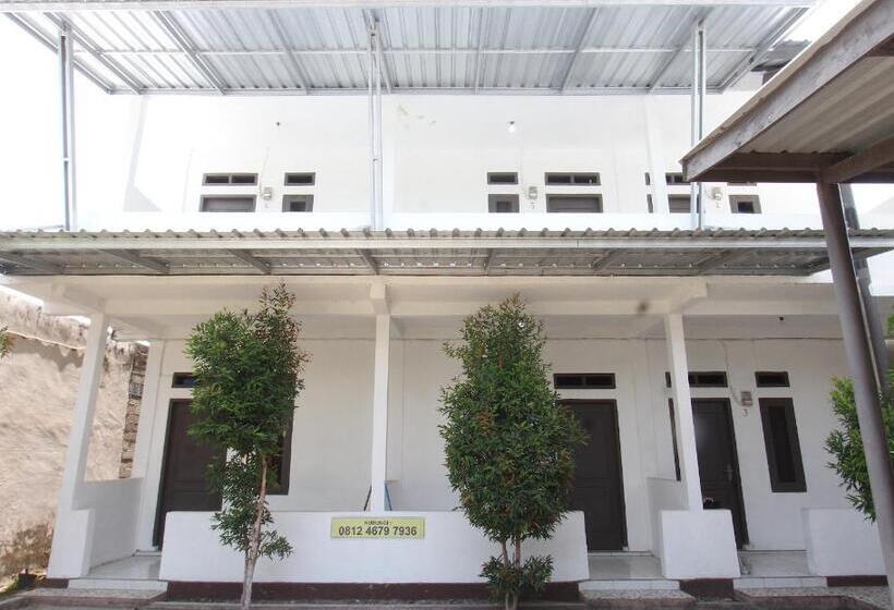 בית מלון כפרי Oyo Life 93154 White Kos Jenggala