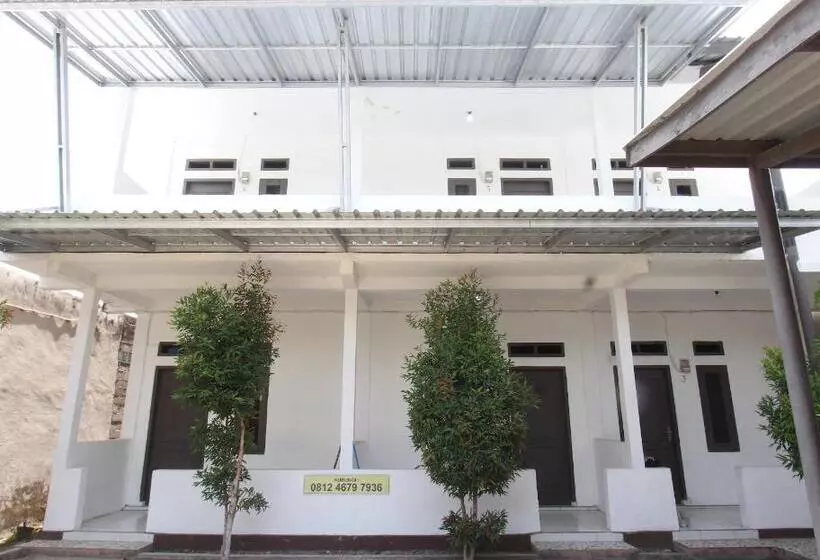 ホテル Oyo Life 93154 White Kos Jenggala