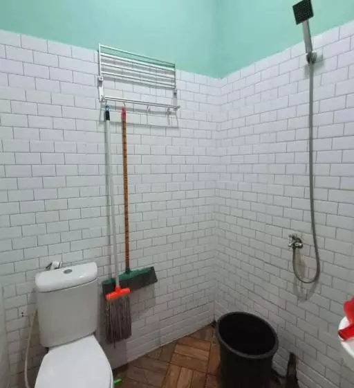 Hotelli Oyo Life 93158 Kost Asaka