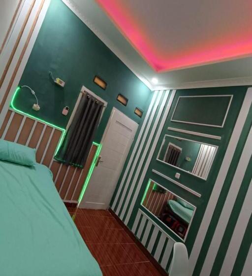 Otel Oyo Life 93158 Kost Asaka