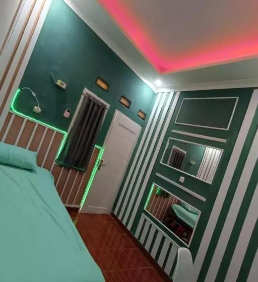 Hotelli Oyo Life 93158 Kost Asaka