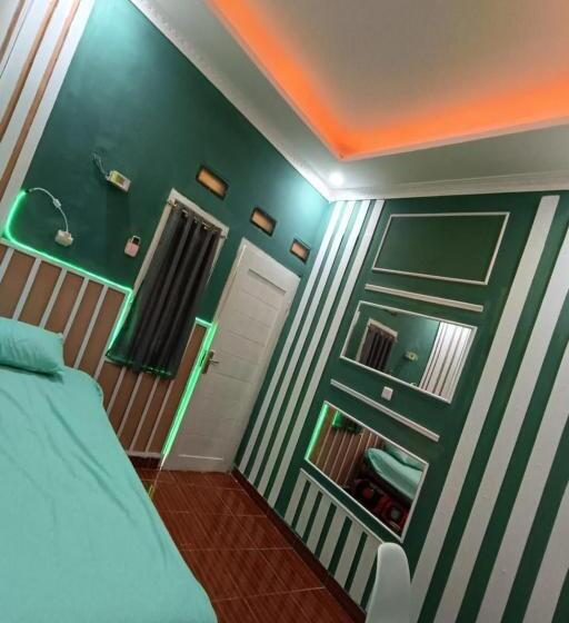 Otel Oyo Life 93158 Kost Asaka