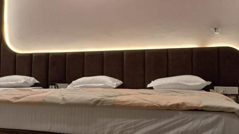 Hotel Raj Darbar Inn