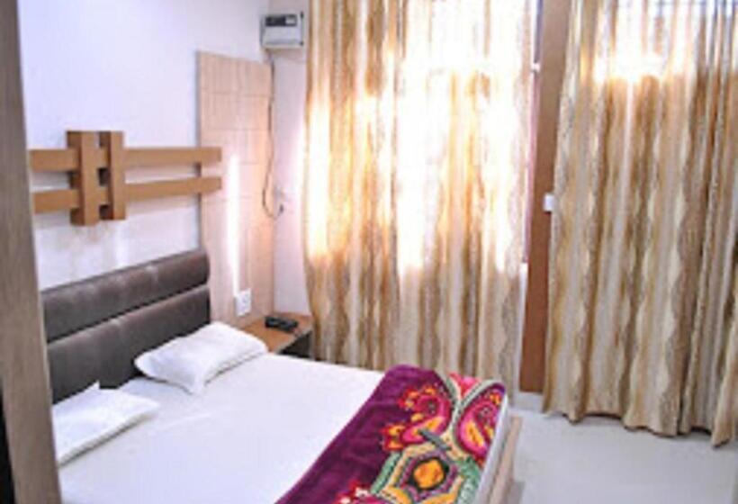 בית מלון כפרי Varun Inn