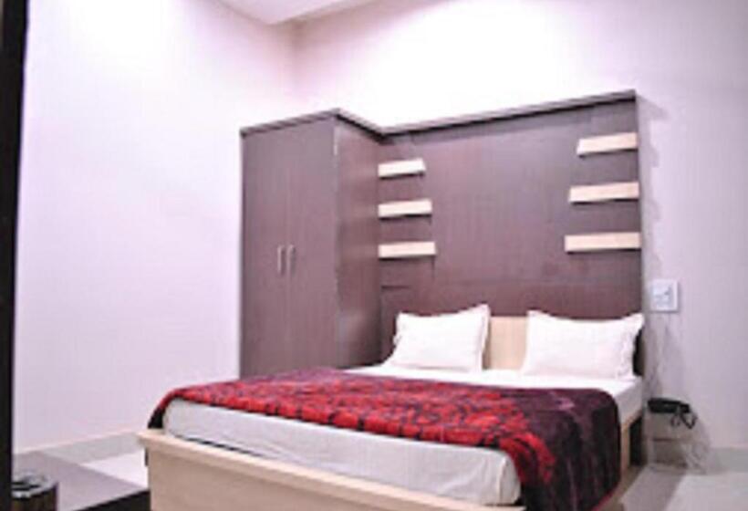 בית מלון כפרי Varun Inn