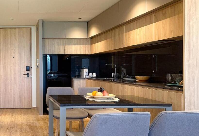 La Green Hotel And Residence