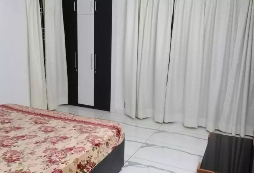 پانسیون Ashish Villa