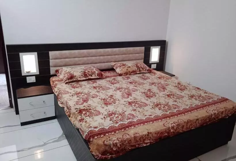 پانسیون Ashish Villa