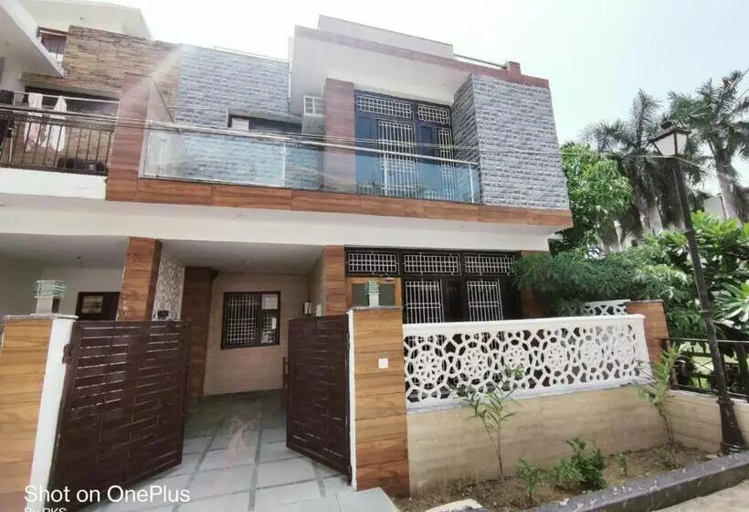 پانسیون Ashish Villa