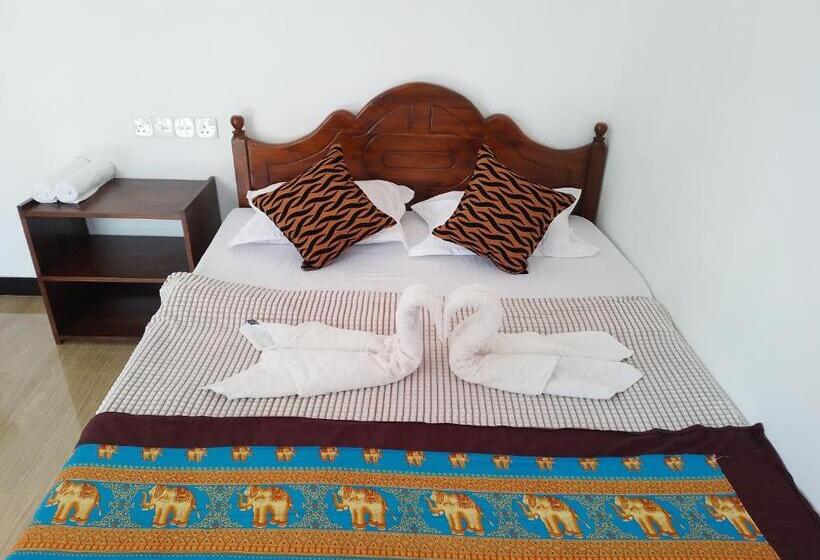 פנסיון Nirwana Resort