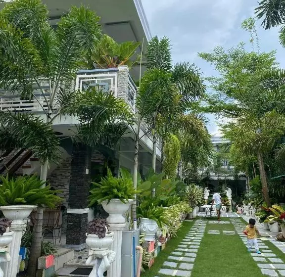 ペンション The Veehive Guesthouse