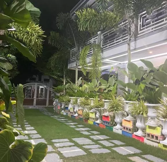 ペンション The Veehive Guesthouse