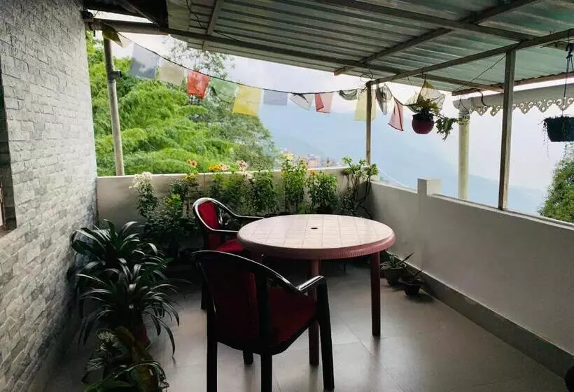 Solo Stays   Backpacker Hostel