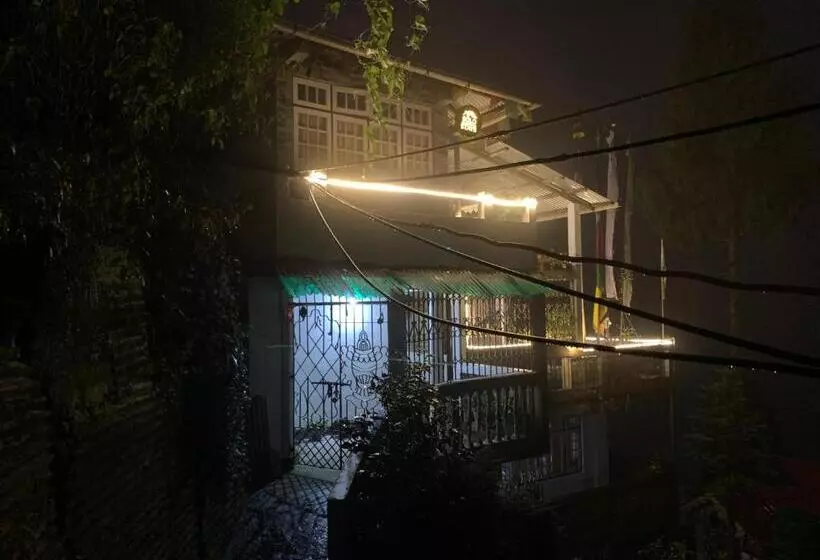 Solo Stays   Backpacker Hostel