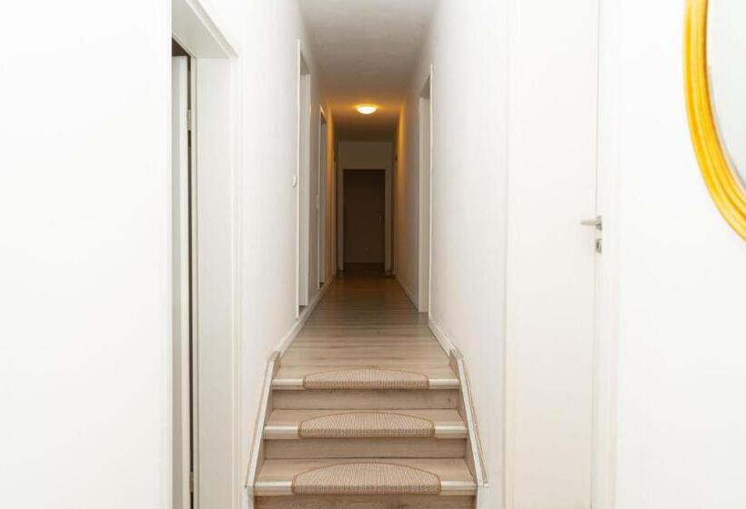 هاستل Downtown Apartments