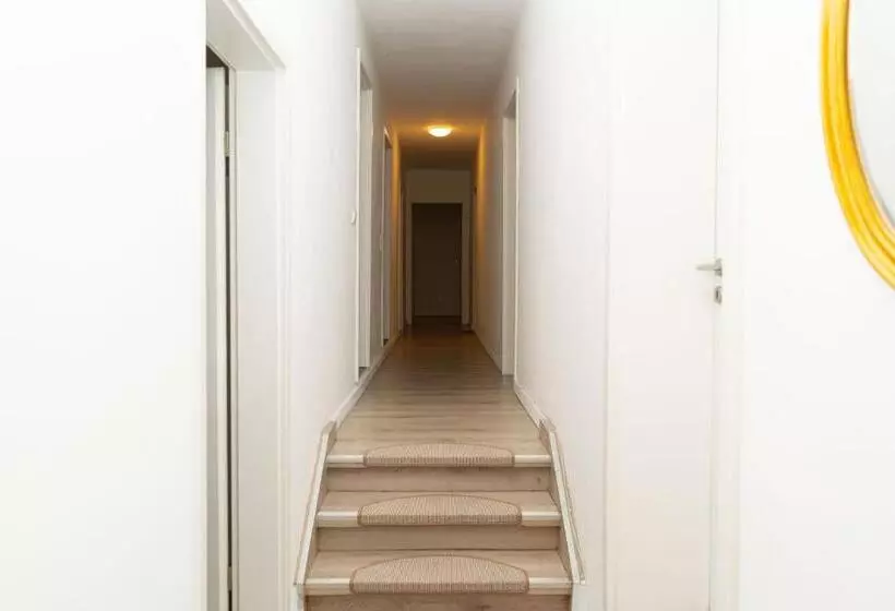 هاستل Downtown Apartments