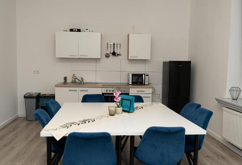 هاستل Downtown Apartments